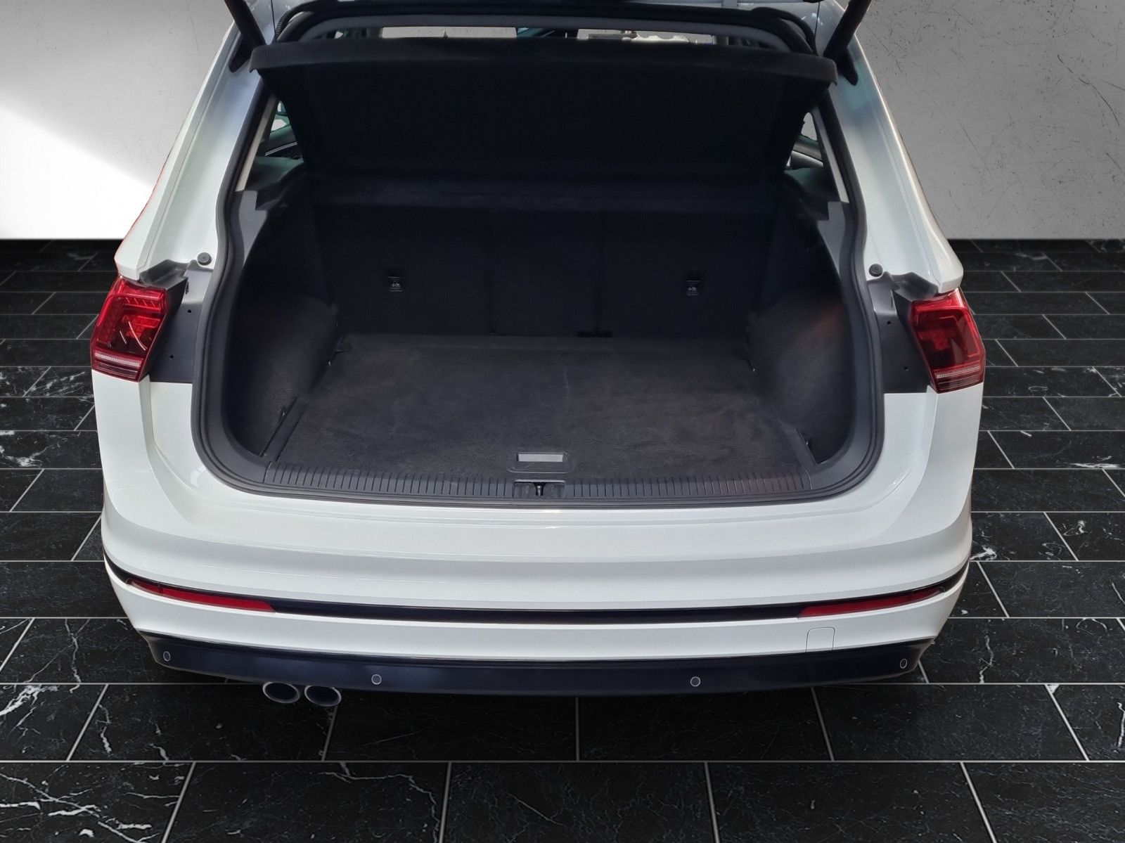 Fahrzeugabbildung Volkswagen Tiguan Highline 4Motion 2,0 TDI DSG R-Line Pano