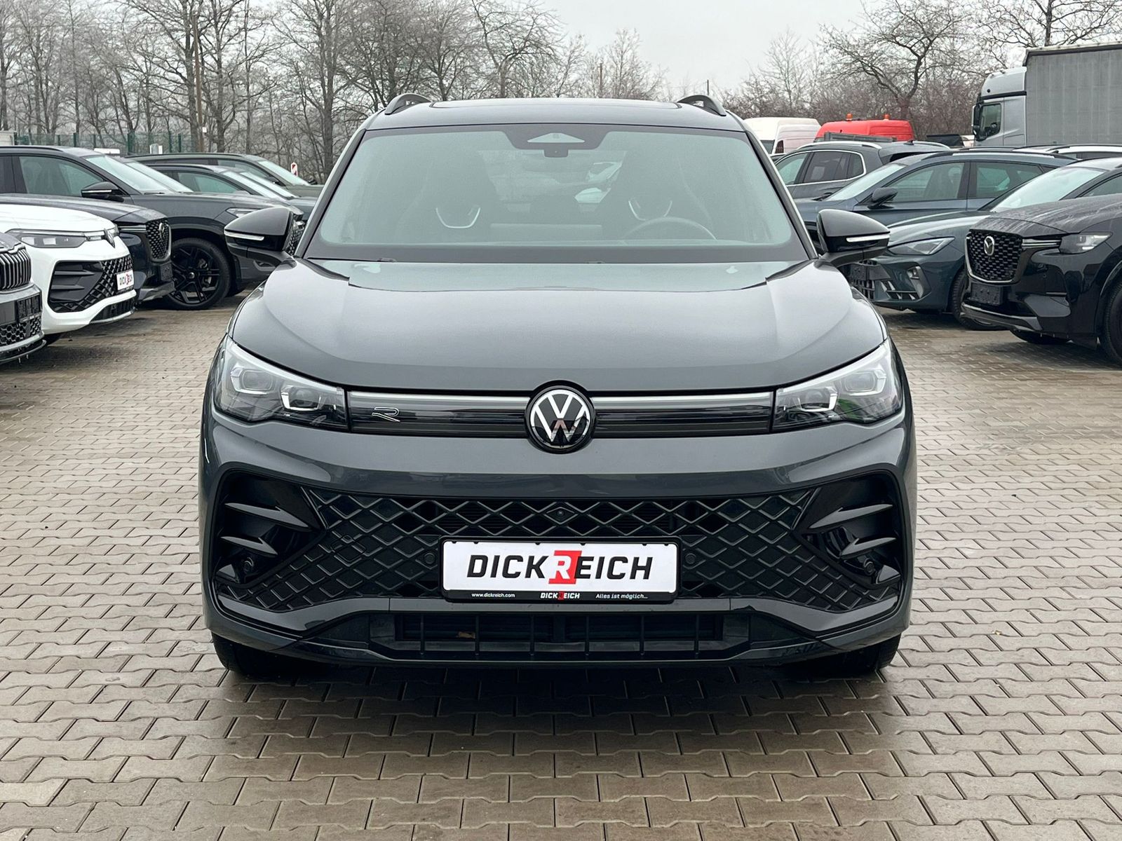 Fahrzeugabbildung Volkswagen Tiguan 2.0 TDI 4M R-Line PANO*H&K*AHK*MATRIX*20"