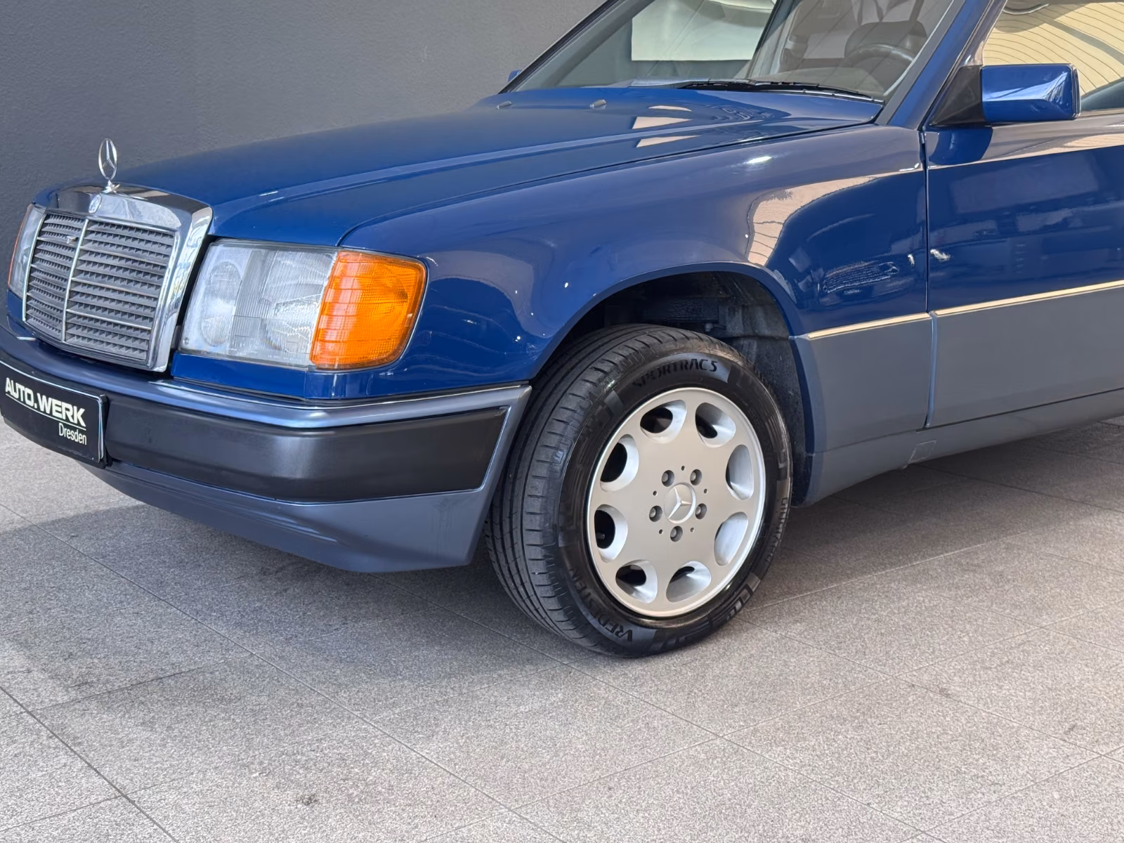 MERCEDES-BENZ E 230 132 ch BVA W124 - CLIM - CHAUFFAGE STATIONNAIRE - CUIR - ATTELAGE - 244600 km