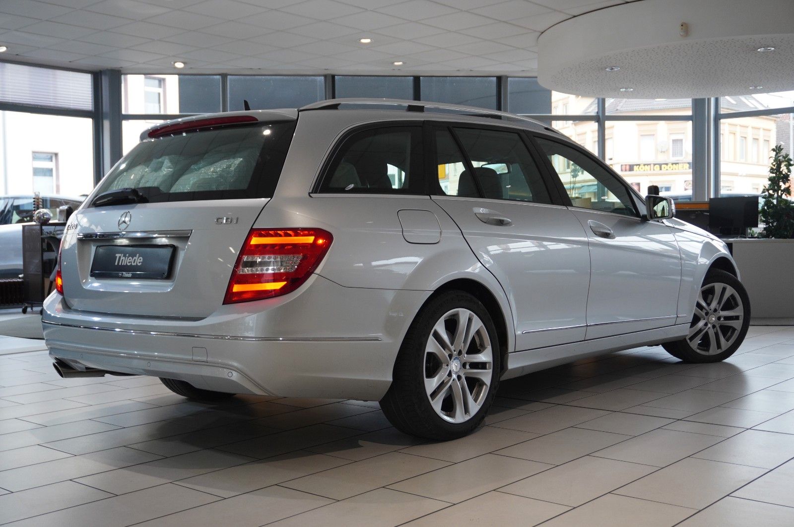 Fahrzeugabbildung Mercedes-Benz C 220 T AVANTGARDE KLIMA/SHZ/PDC/T-LEDER/USB