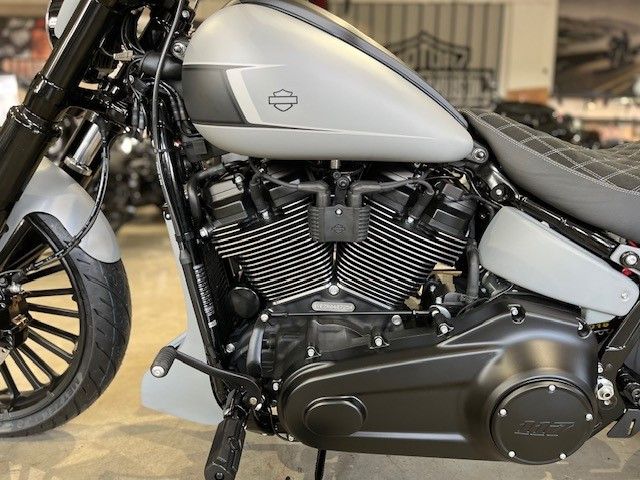 Fahrzeugabbildung Harley-Davidson FXBR Breakout 117cui Gray Thunder Umbau