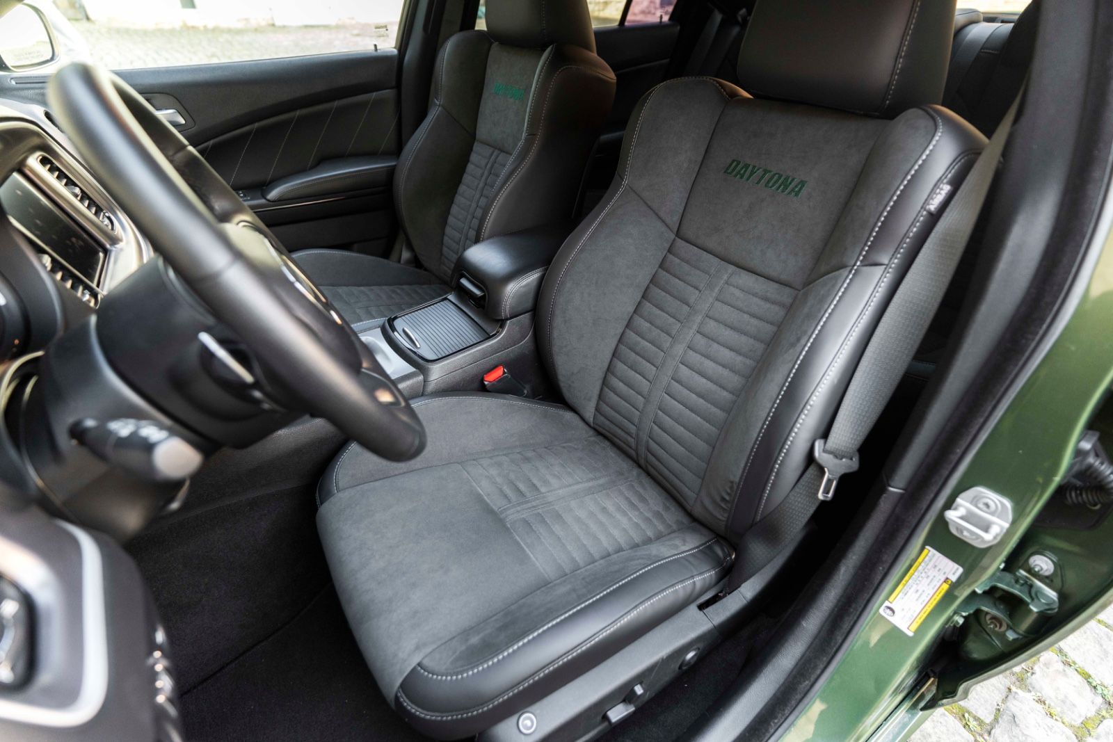 Fahrzeugabbildung Dodge Charger 5,7L DAYTONA WIDEBODY ALPINE CARPLAY KAM