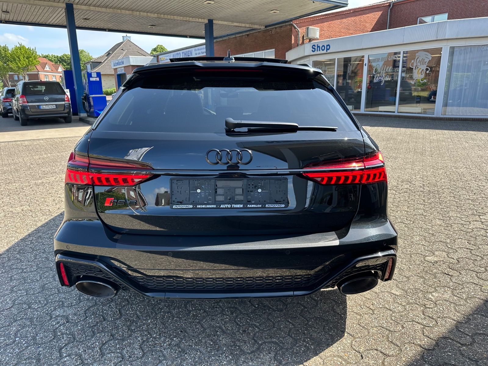 Fahrzeugabbildung Audi RS6  Avant 4.0 TFSI quattro Pano/AHK/STHZ/8-fach