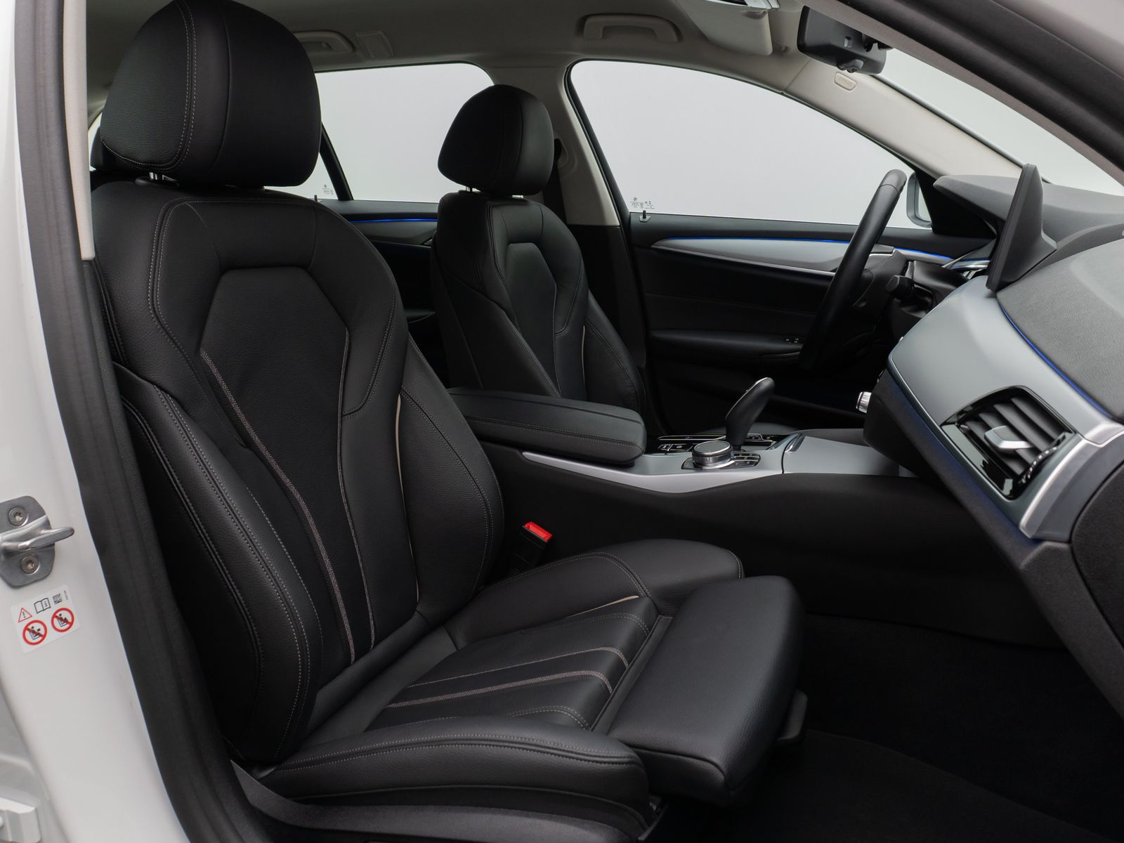 Fahrzeugabbildung BMW 530d Kamera HUD DAB Komfort Alarm Sport 19Zoll