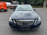 Mercedes-Benz E 250 E -Klasse Lim. E 250 CGI BlueEfficiency* - Mercedes-Benz E 250: Blau