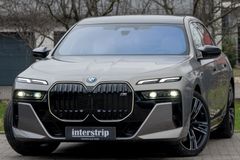 BMW M760 – 1 / 30
