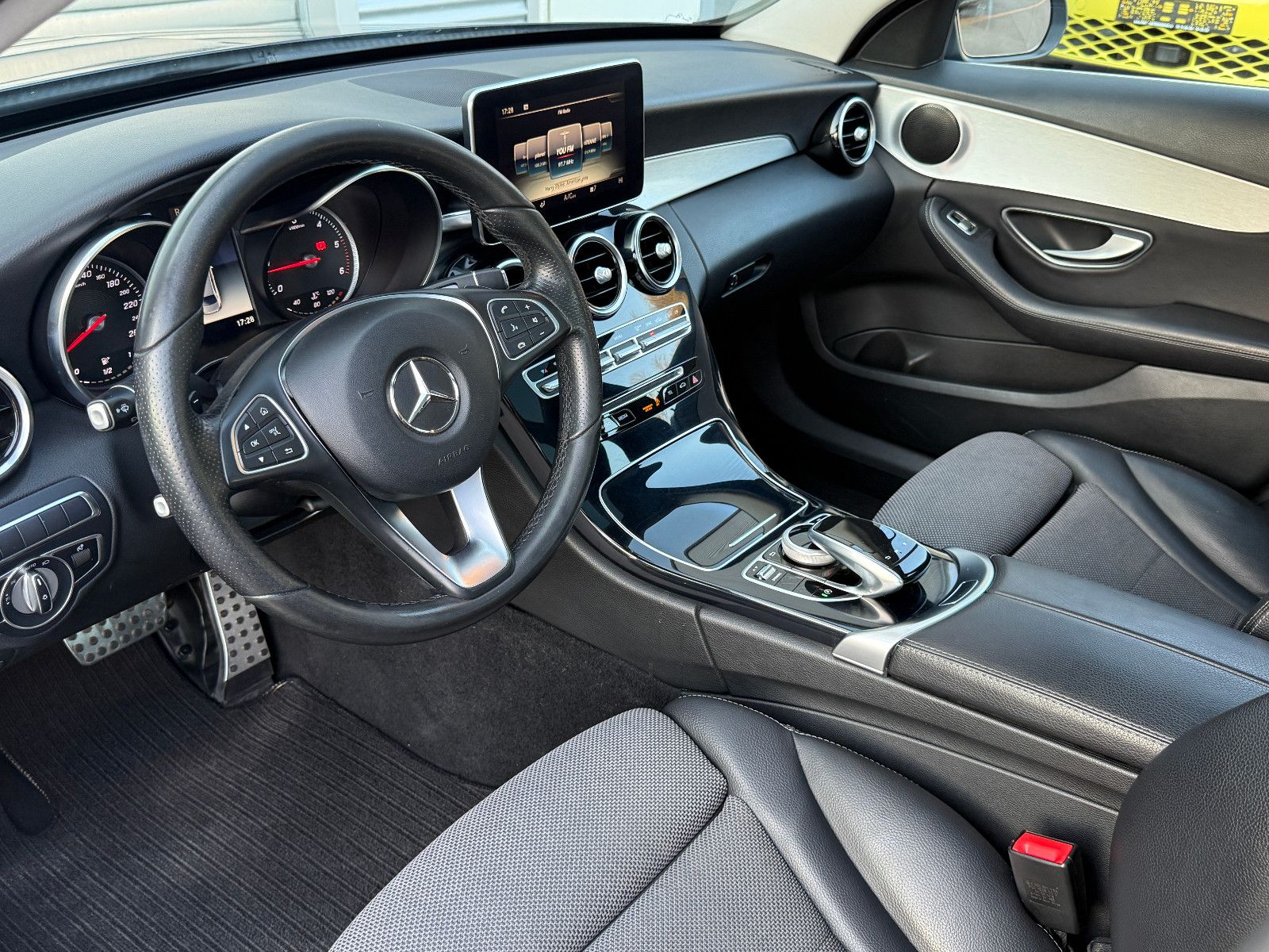 Fahrzeugabbildung Mercedes-Benz C 200 d Limo 9G-Tronic Avg GRA Pano 360°Kamera