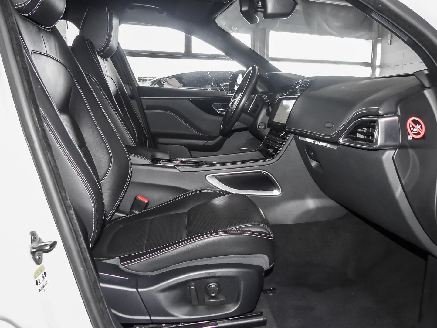 Jaguar F-Pace R-Sport AWD 30t EU6d-T Allrad AHK-el. kla