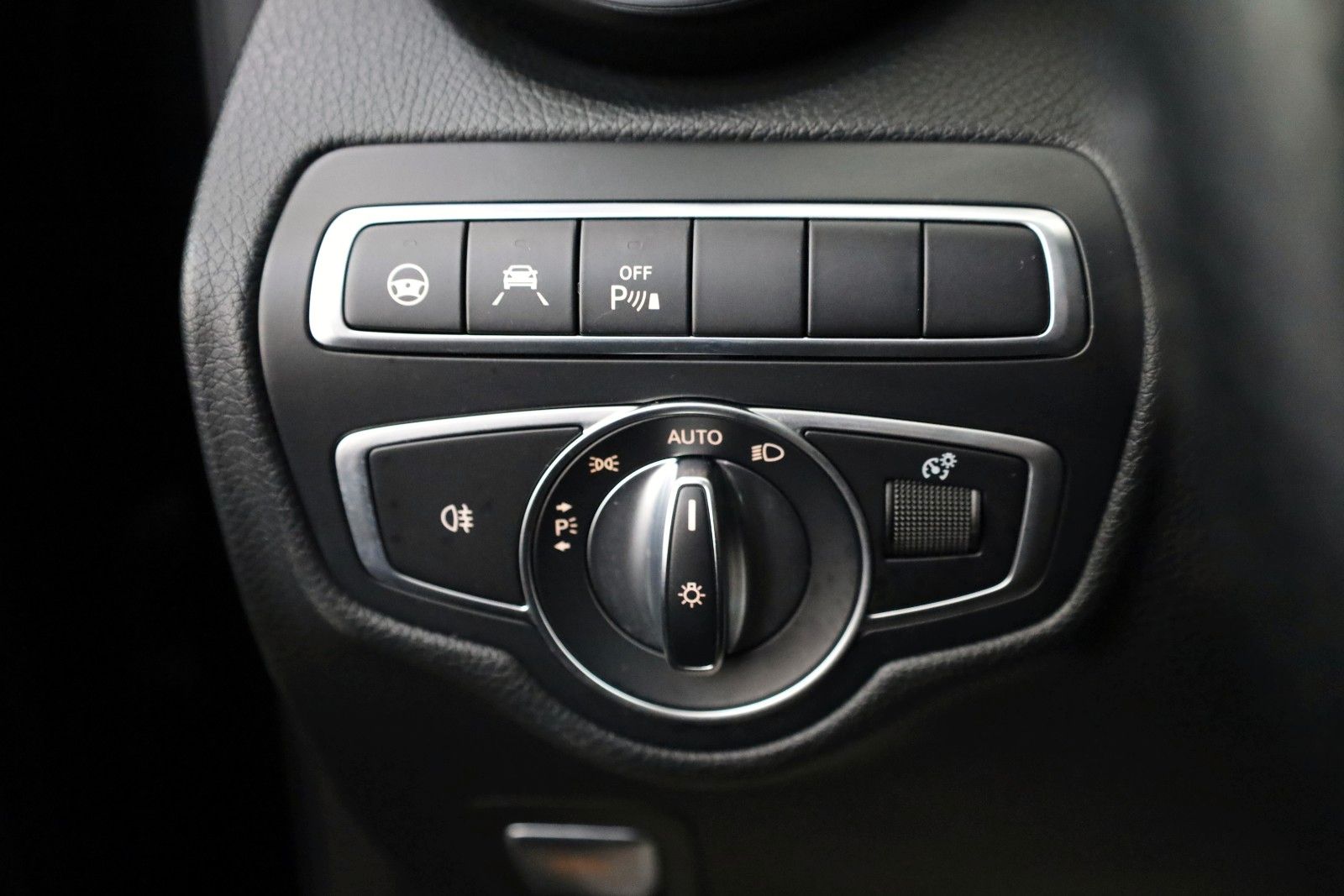 Fahrzeugabbildung Mercedes-Benz GLC 250d 4M AMG Int. Leder,Navi,LED,Panorama,+WR
