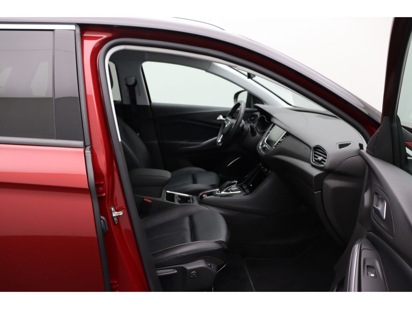 Fahrzeugabbildung Opel Grandland 1.6 Ultimate Plug-in-Hybrid 4 ACC AHK