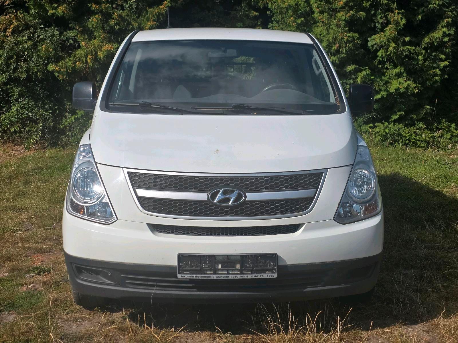 Hyundai H1 2012 — rear view
