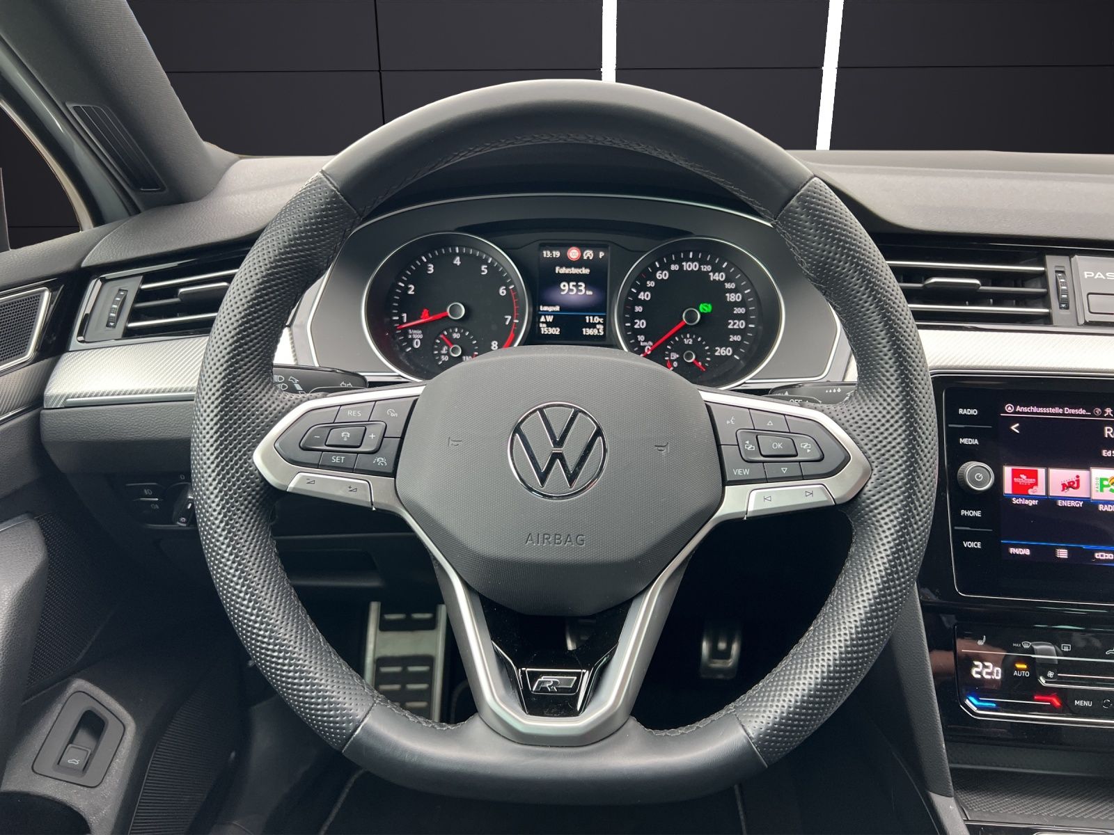 Fahrzeugabbildung Volkswagen Passat Variant R-Line Elegance TSI DSG LED ACC N