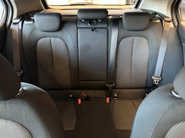BMW 120 i *HEAD-UP*StandHZ*AHK*SPORT*2-ZONEN*CARPLAY