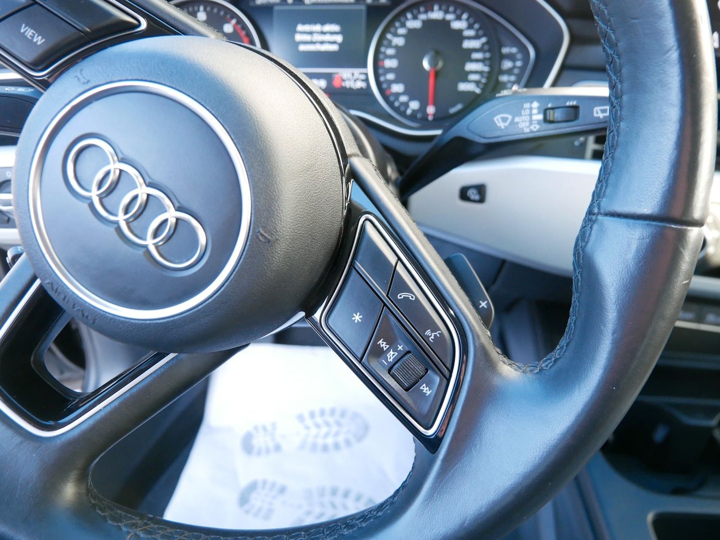 Fahrzeugabbildung Audi A4 2.0 TFSI Avant NAVI SHZ PDC Klimaautomatik LE