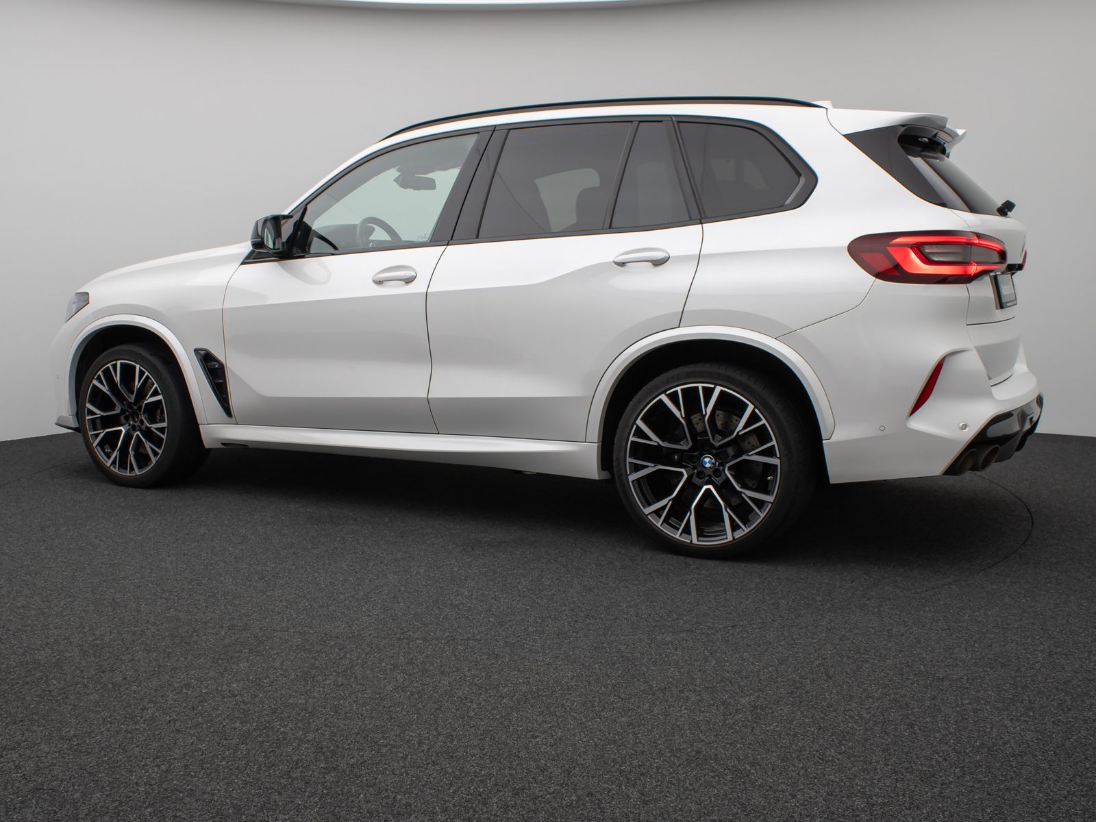 Fahrzeugabbildung BMW X5 M  Competition Panorama Laser 360°B&W SoftCL