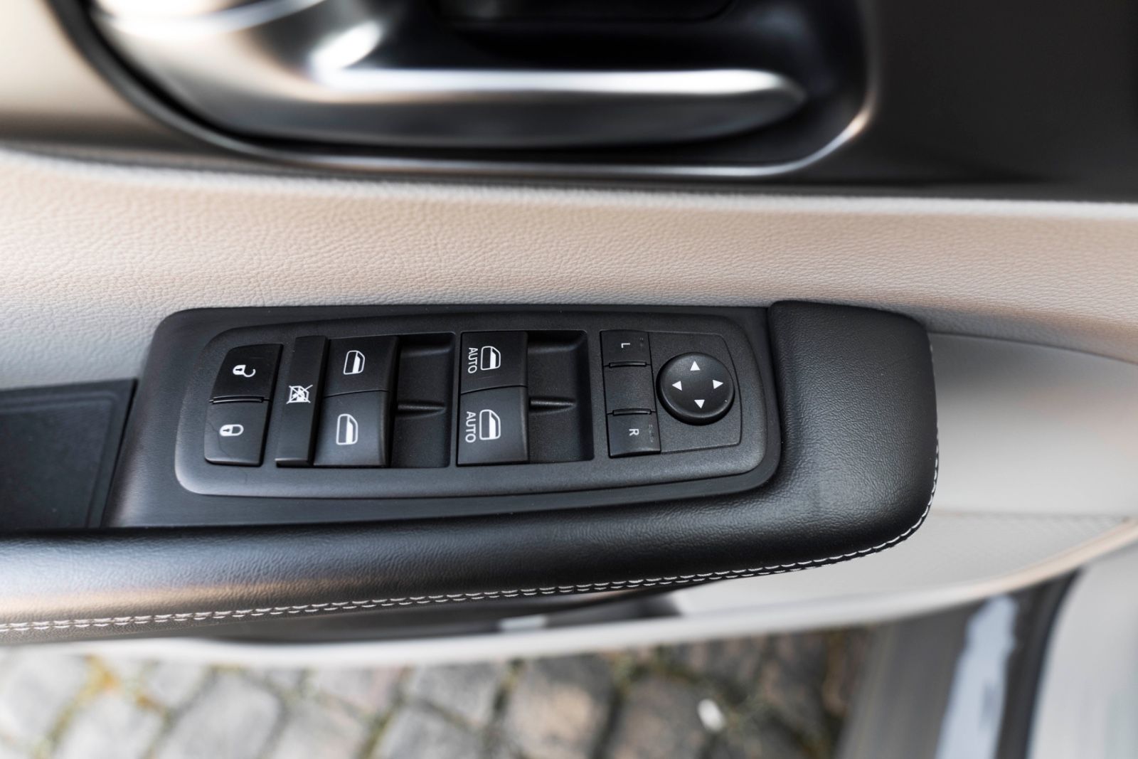 Fahrzeugabbildung Chrysler Pacifica Touring LPG ACC 360° LED TOTW CARPLAY
