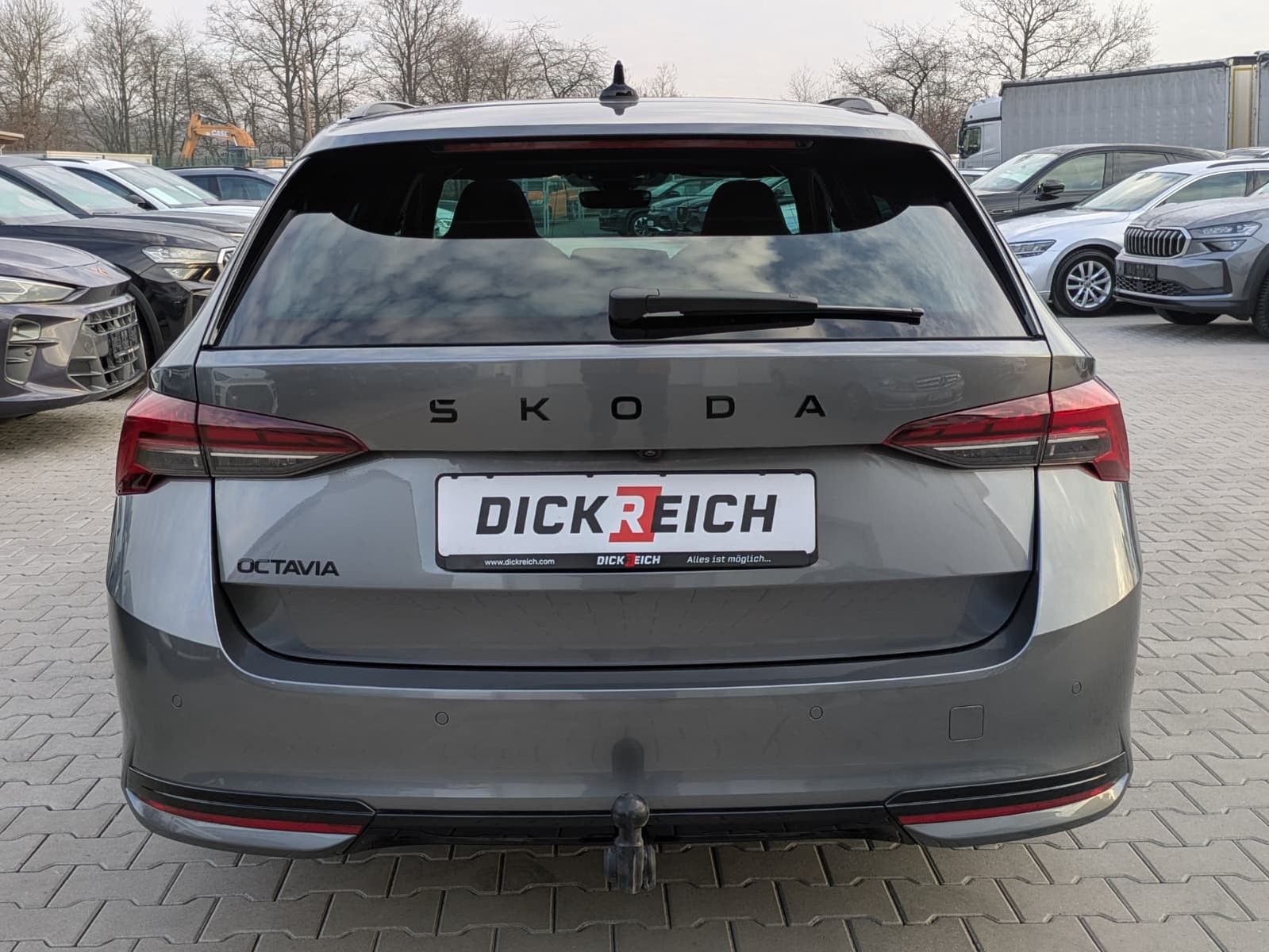 Fahrzeugabbildung SKODA Octavia 1.5 DSG Sportline PANO*MATRIX*AHK*5J.GAR