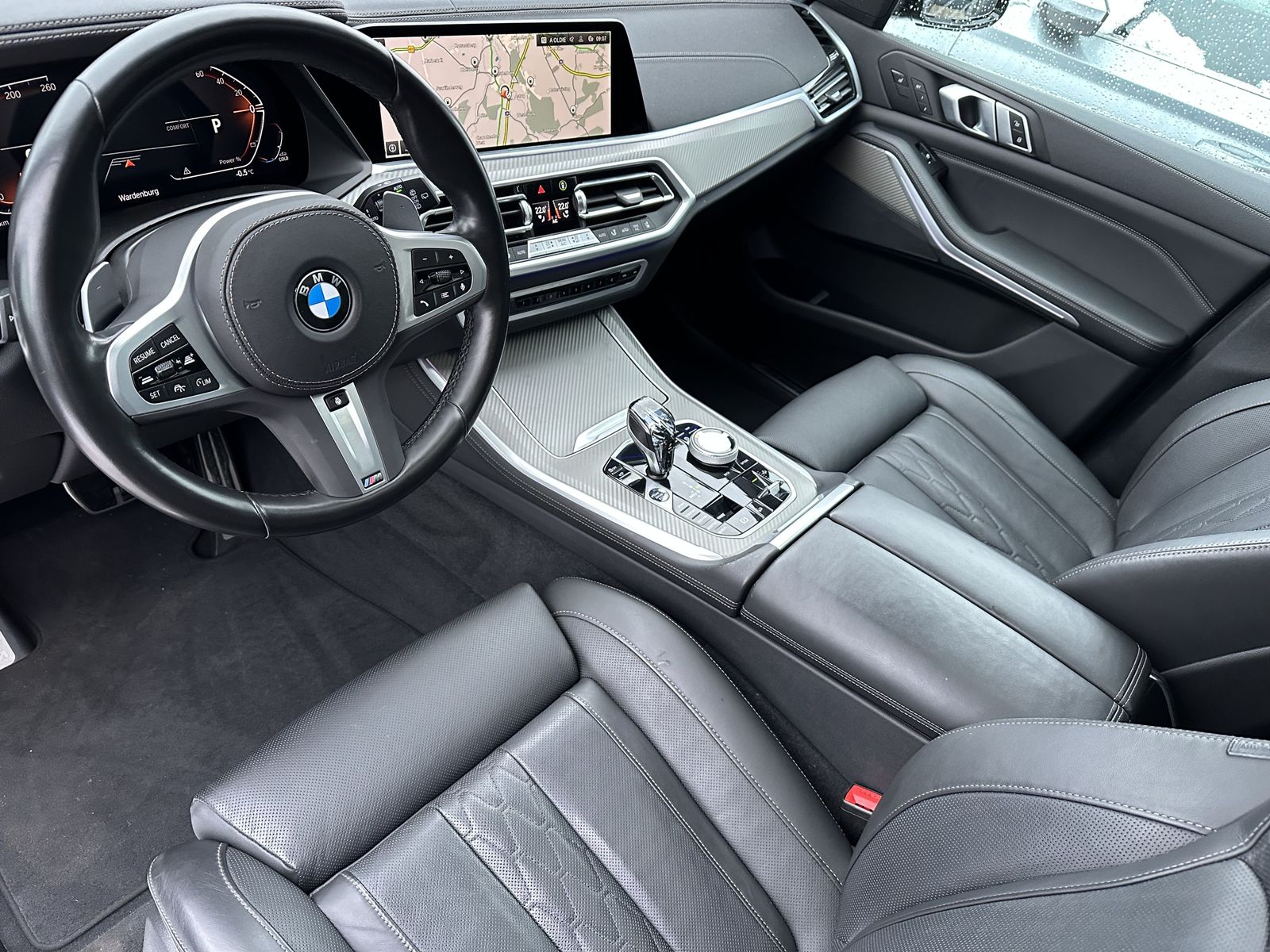Fahrzeugabbildung BMW X5 xDrive30d M-Sport NAV+LED+PANO+360°+HEAD-UP