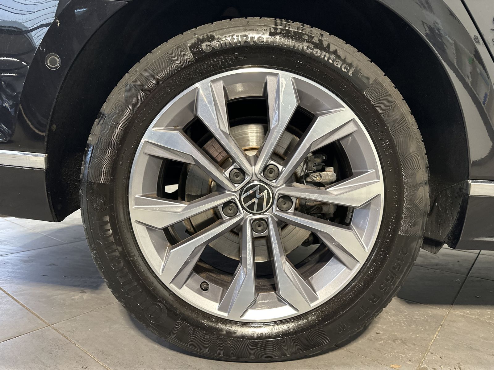 Fahrzeugabbildung Volkswagen Passat Variant 2.0 TSI DSG R-Line NAV+LED+AHK+VC