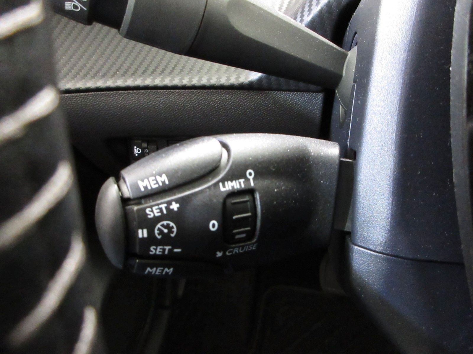 Fahrzeugabbildung Peugeot e-208 Active LED/PDC/TEMPOMAT