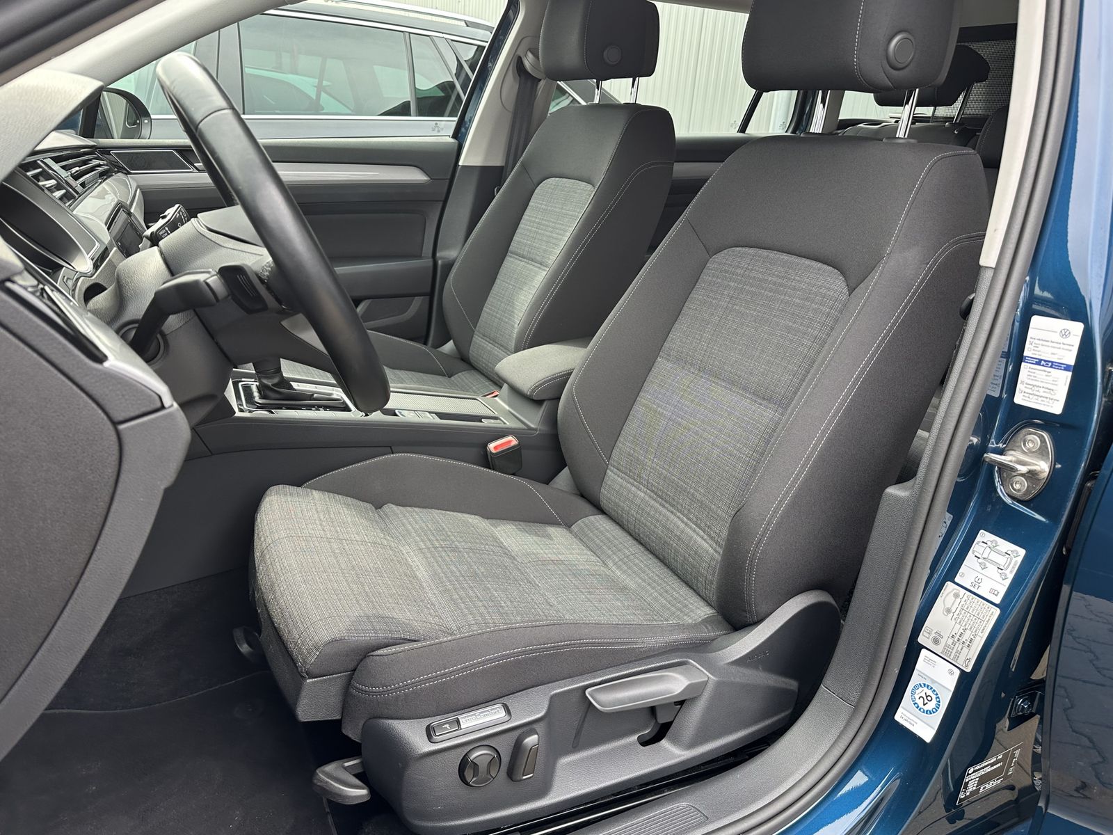 Fahrzeugabbildung Volkswagen Passat Variant 2.0 TDI DSG Business NAV+LED+ACC