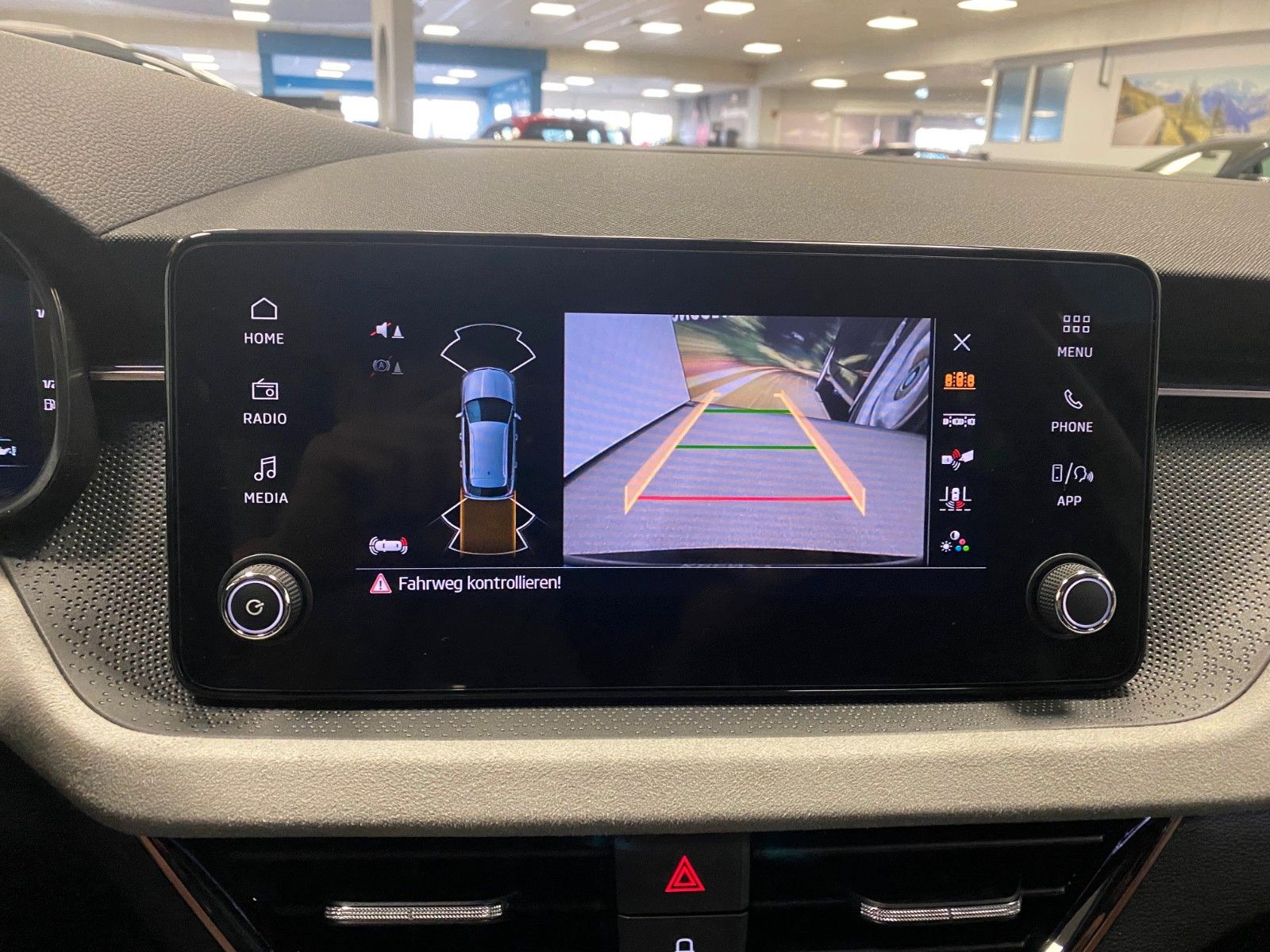 Fahrzeugabbildung SKODA Kamiq 1.0 TSI 85kW DSG Selection ACC+elek.Heck