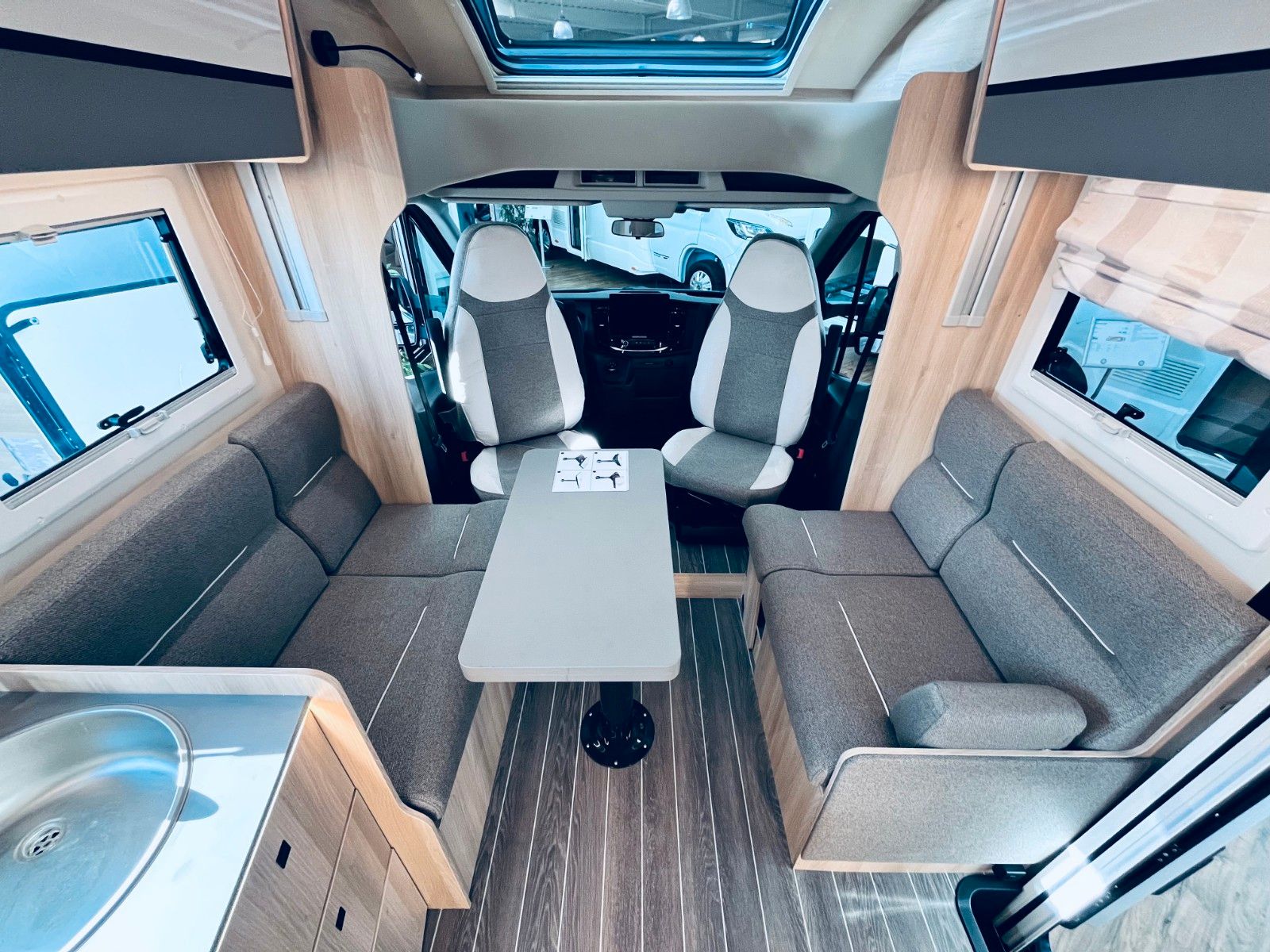 Fahrzeugabbildung NobelART T-7000 Modell 2026 HERBST DEALS