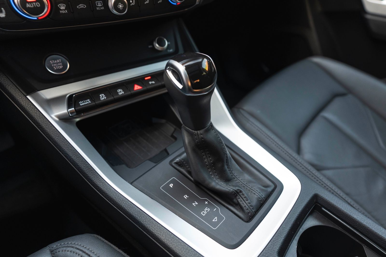 Fahrzeugabbildung Audi Q3 Quattro S-Line KAM NAV TOTW SPUR LED CARPLAY