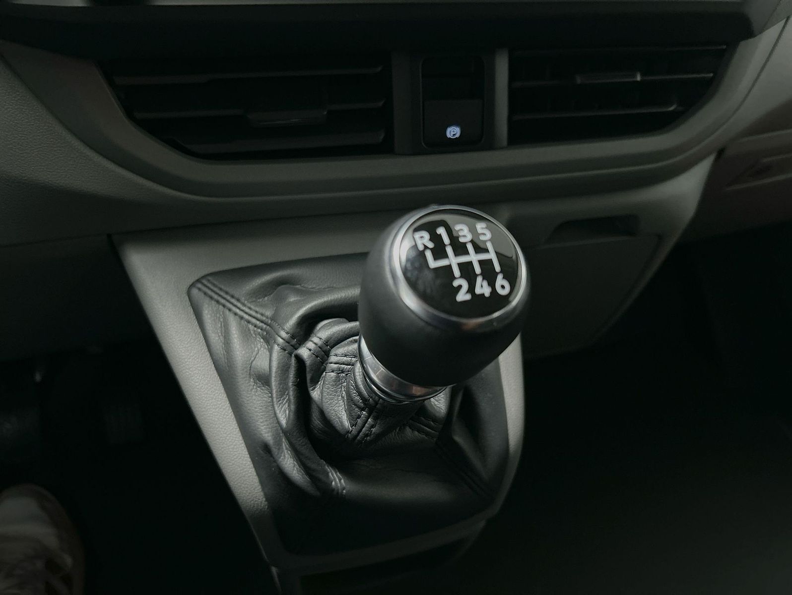 Volkswagen T7 Transporter - Bild 16