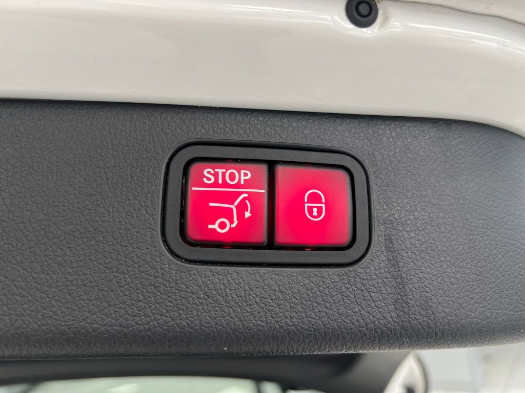 Mercedes-Benz C 220 dT 4M AMG*NIGHT*HUD*KAMERA*DISTR*KEYL*AHK*