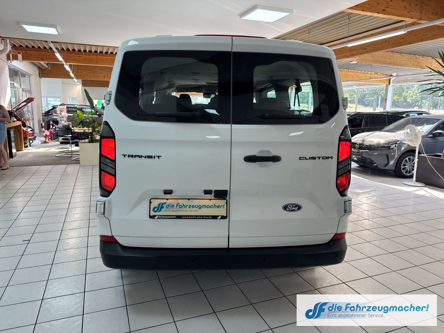 Fahrzeugabbildung Ford Transit Custom Kombi 320 L2 FWD Trend Navi LED K