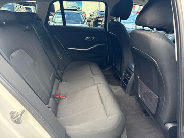 BMW 320d xDrive Touring Head-Up HiFi DAB LED RFK