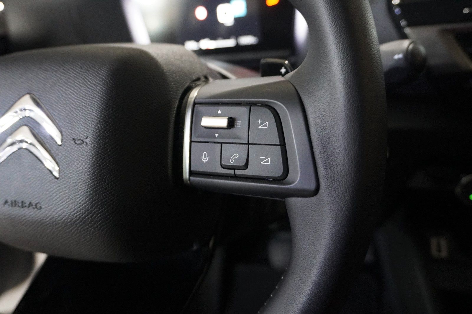 Fahrzeugabbildung Citroën C4 Lim. 1.2T PLUS NAVI/LED/KAMERA/SPORT /VIR/DAB