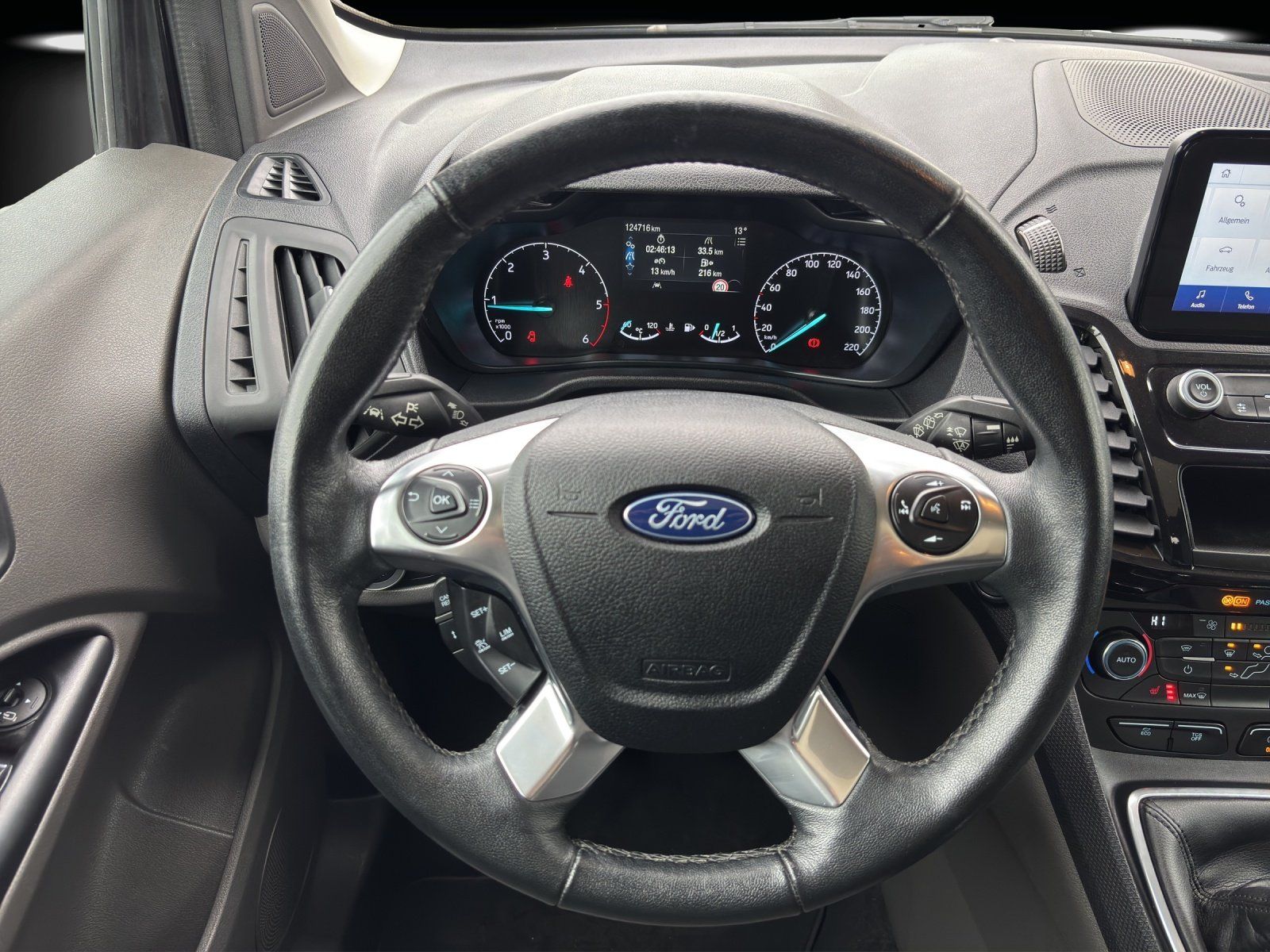 Fahrzeugabbildung Ford Tourneo Connect 1.5 TDCi Titanium Bi-Xe/ACC/PANO