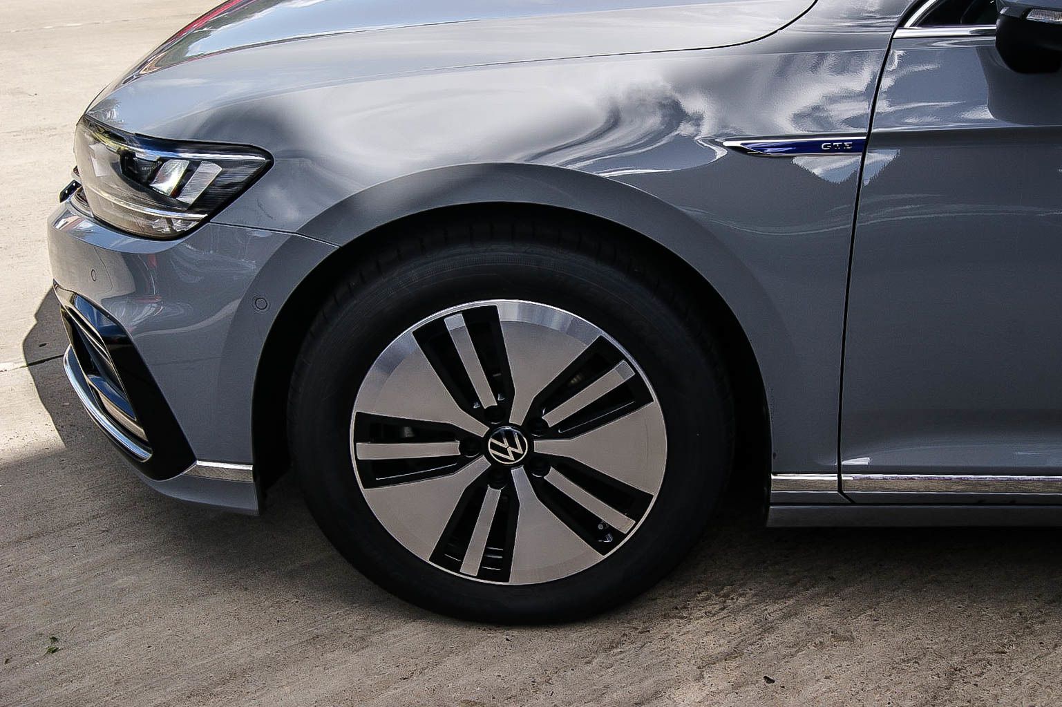 Fahrzeugabbildung Volkswagen Passat Variant HYBRID GTE IQ NAVIGATION 1.HAND