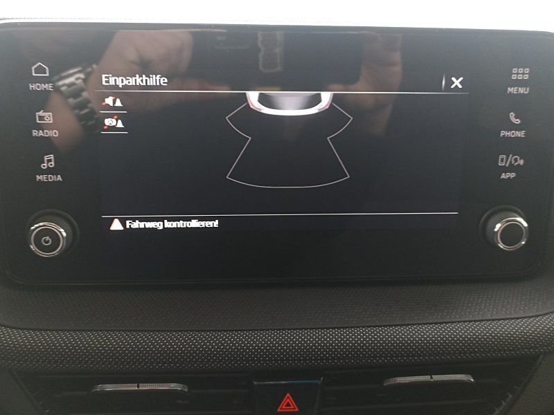 Fahrzeugansicht 16 Fahrzeugabbildung SKODA Fabia 1.0 TSI Selection DSG ACC+SMART-LINK+PDC+
