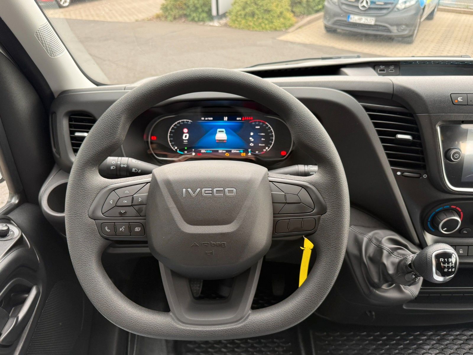 Fahrzeugabbildung Iveco Daily 35S14Y D Pritsche *R 3.450* AHK