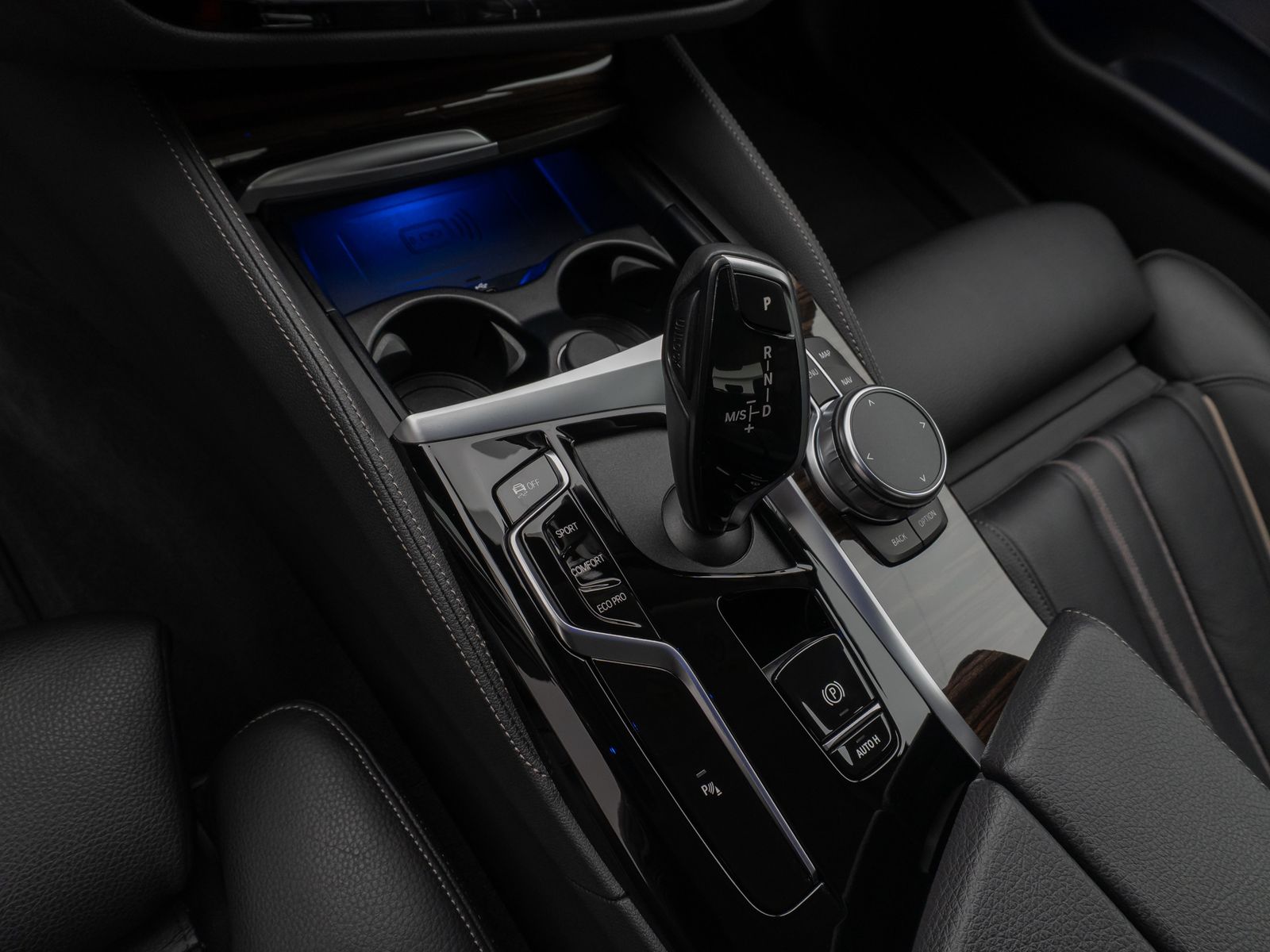 Fahrzeugabbildung BMW 540i xD LuxuryLine Kamera Laser HUD H/K Komfort