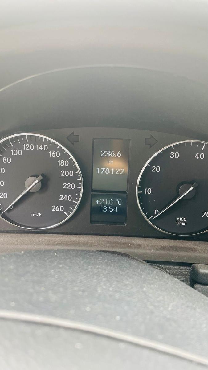 Mercedes-Benz C180 2006 — photo 7