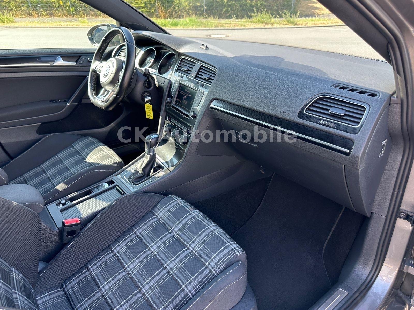 Fahrzeugabbildung Volkswagen Golf VII Lim. GTD BMT/DSG/Navi/Bi-Xenon/PDC