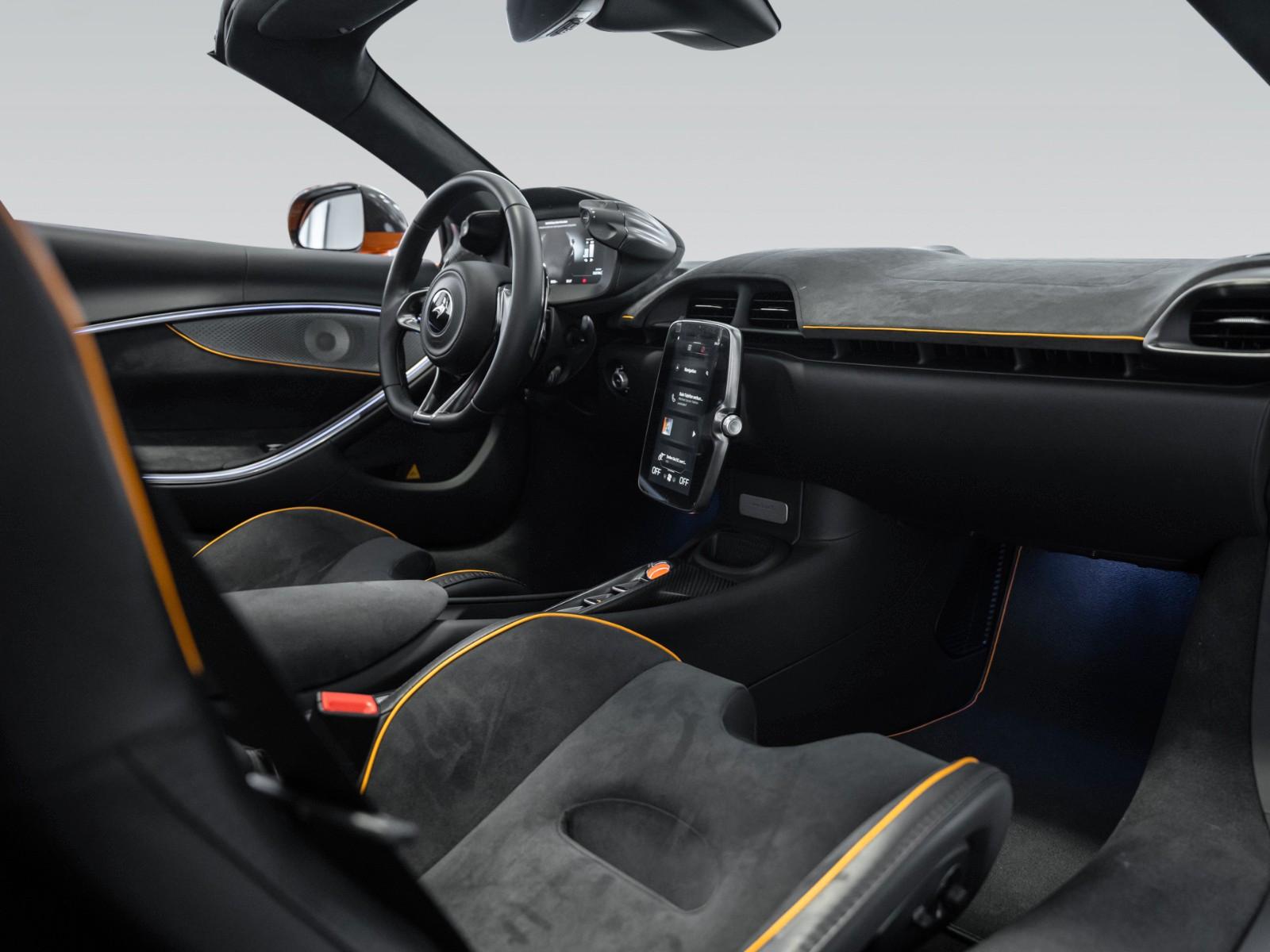 McLaren Artura Spider | Electrochromic Roof | B&W Audio