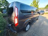 Ford Tourneo Custom mit Campingausstattung - Hybrid (Diesel/Elektro): Kleinbus