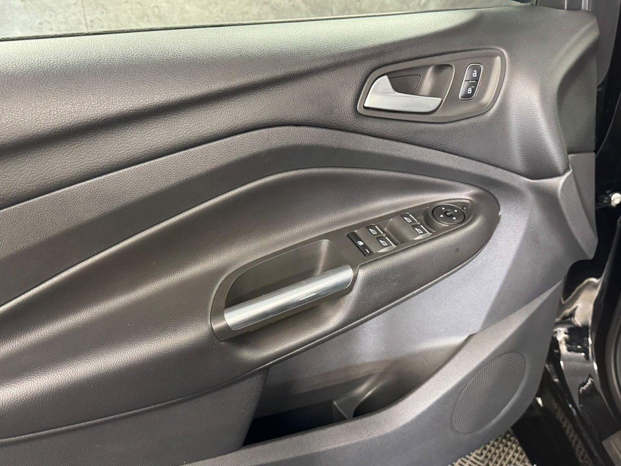 Ford Kuga 2.0 TDCi ST-Line AWD Aut*Navi*Bi-Xenon*AHK