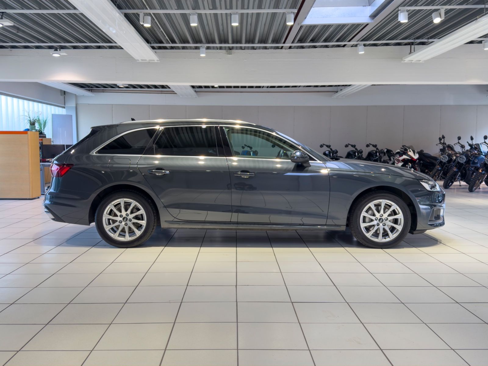 AUDI A4 — zdjęcie 4