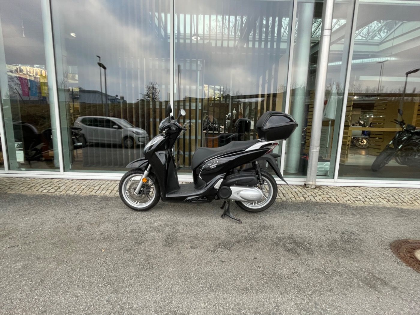 Fahrzeugabbildung Honda SH 300 A Reifen + Kupplung NEU