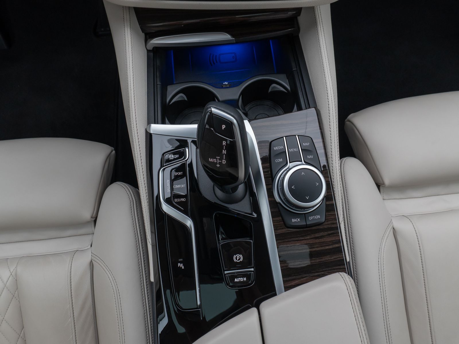 Fahrzeugabbildung BMW 540i Luxury Line Kamera Glasdach Laser HUD H/K