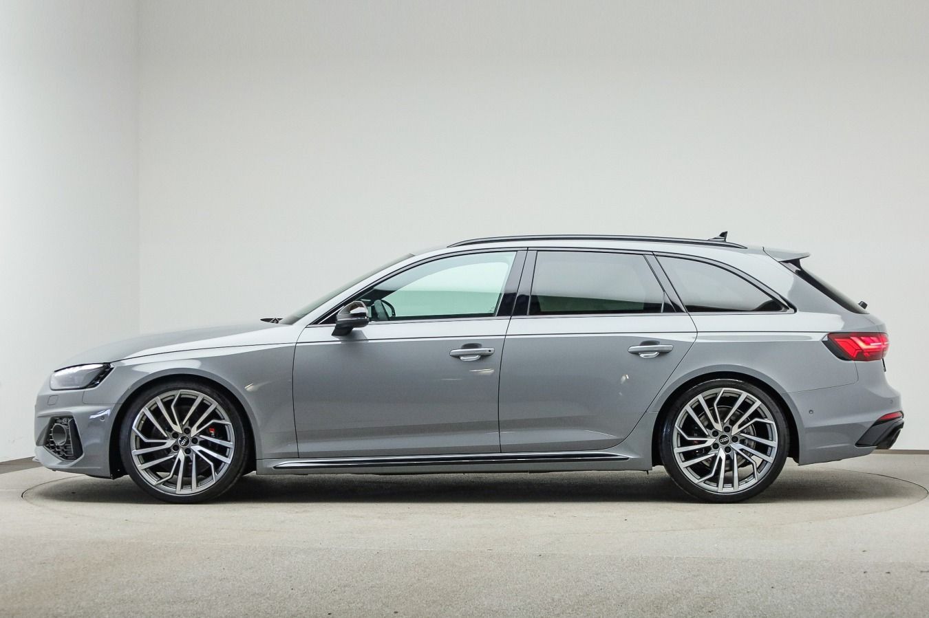 Audi RS 4 Avant HUD, Dynamic Ride, Tour, RS-Abgas, B& imagem 3