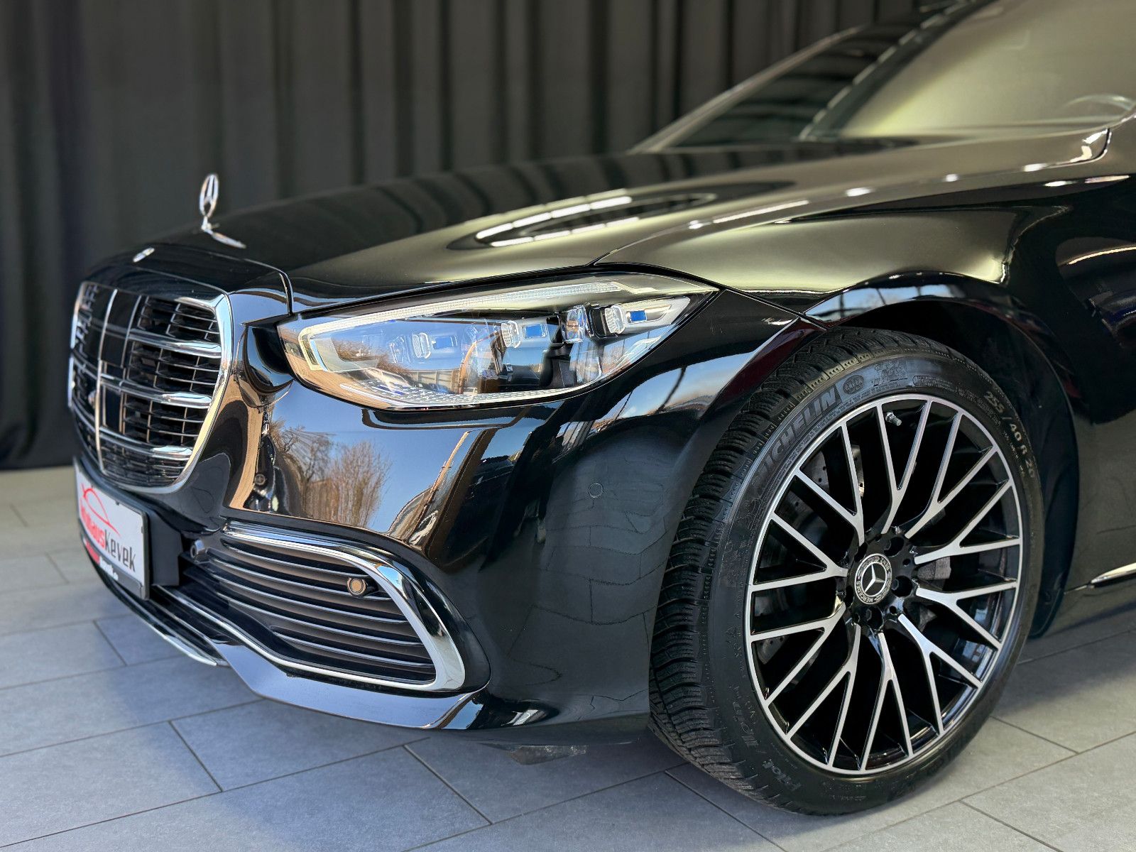 Fahrzeugabbildung Mercedes-Benz S 400 d Limousine L 4Matic|Burmester|MASSAGE|HuD