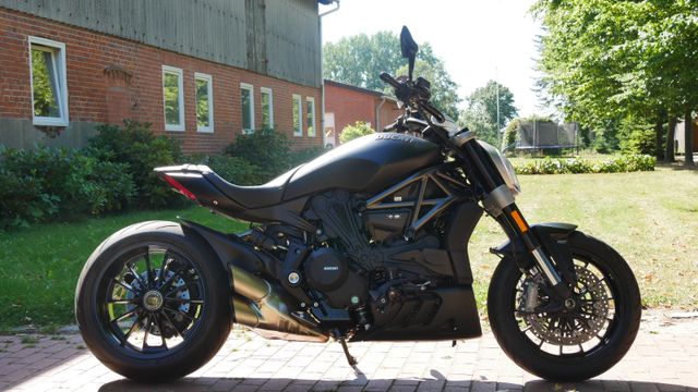 Ducati X Diavel Dark