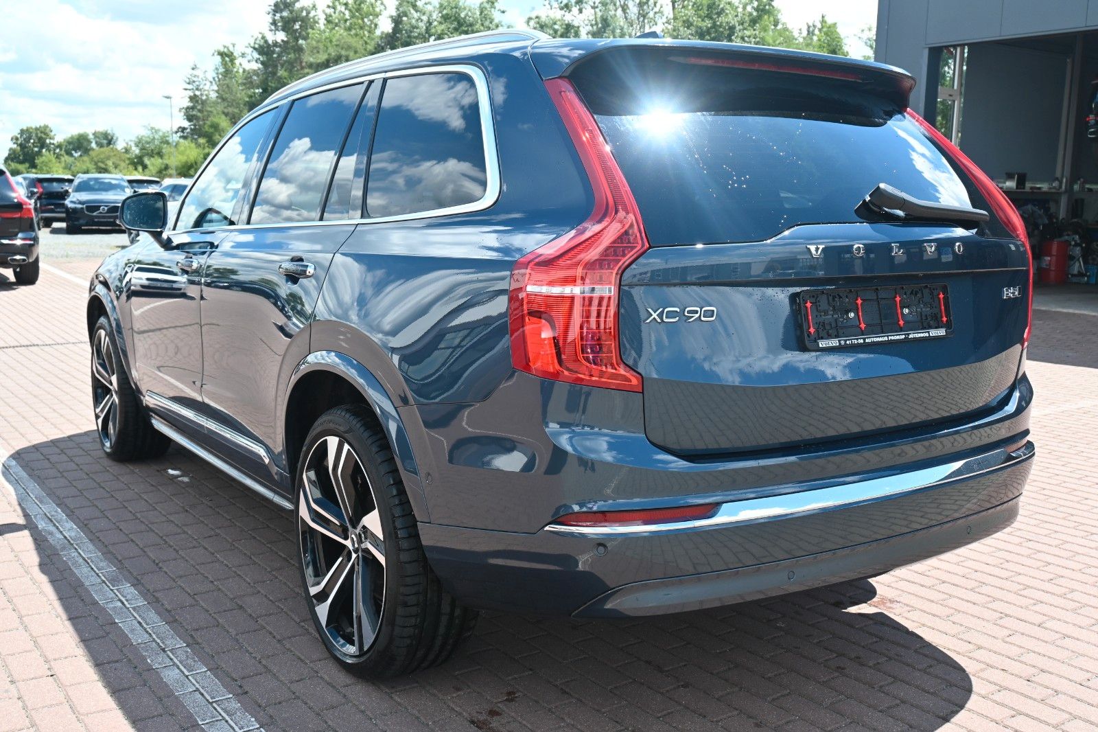 Fahrzeugabbildung Volvo XC90 B5 PlusBright*360*H/K*STHZ*LUFT*AHK*7S*PANO